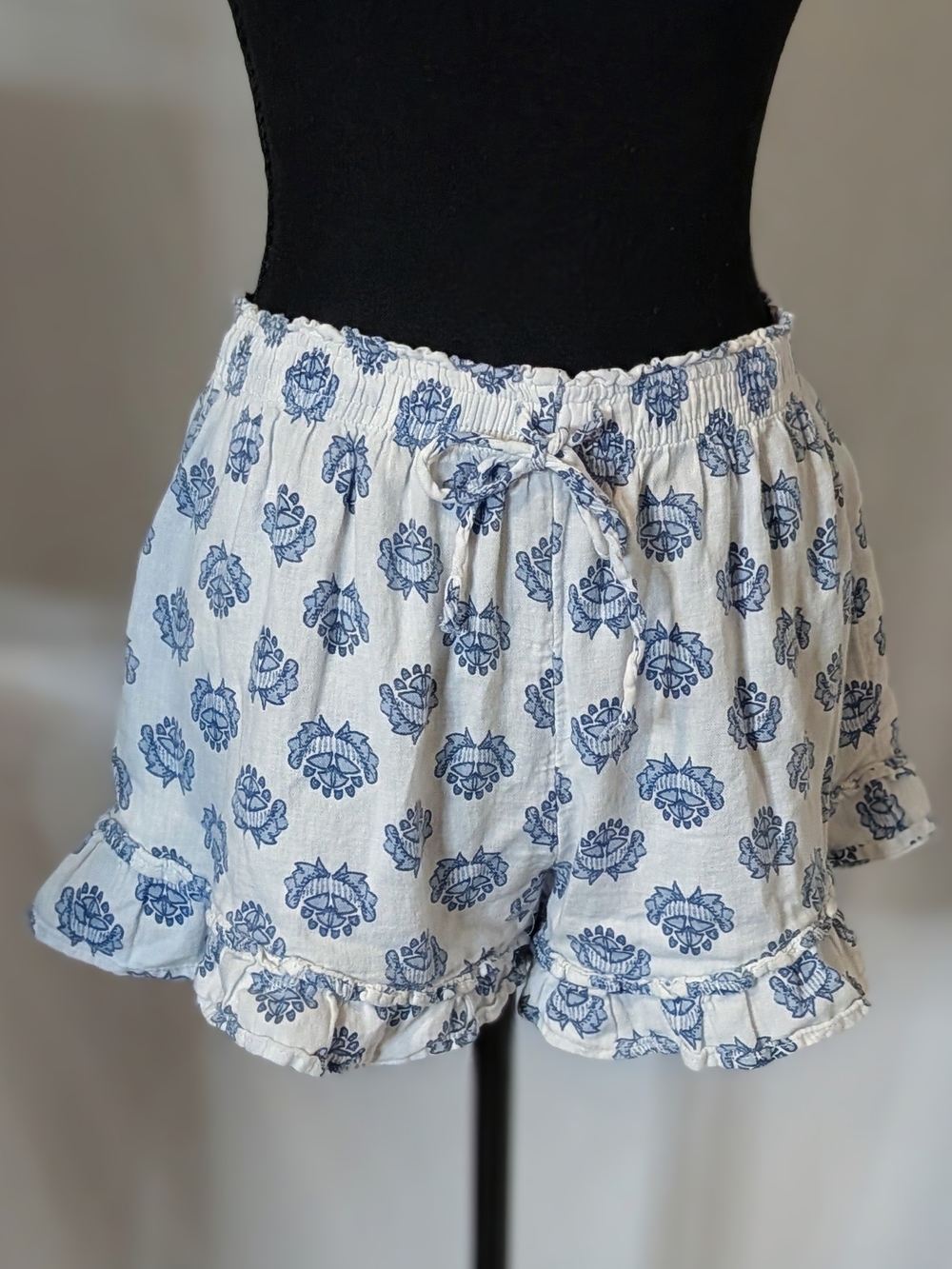 Rachel Zoe Blue White Floral Ruffle Pull On Shorts Size S